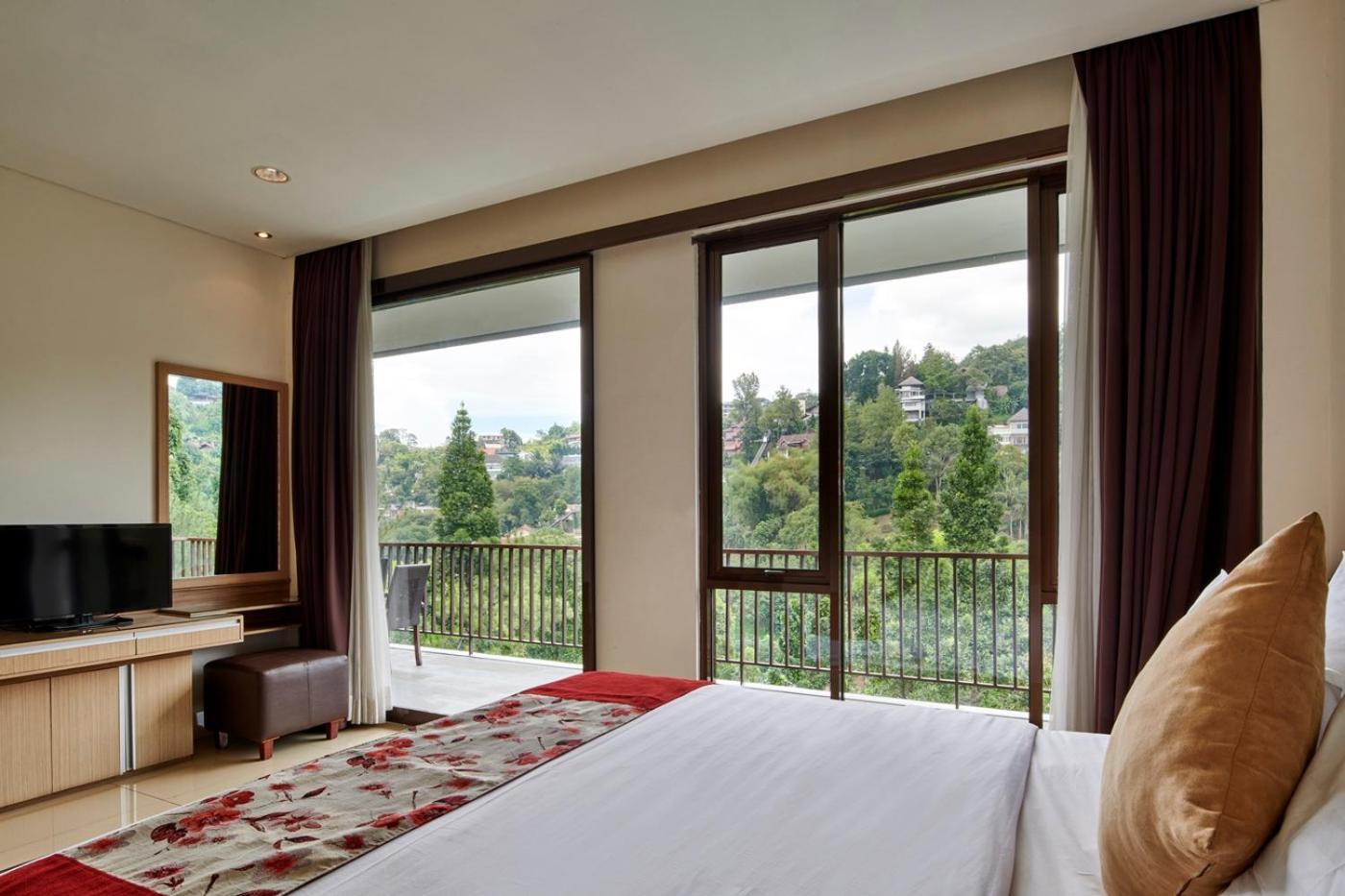 Tulip Hill View Villa 5 Bedrooms With A Private Swimming Pool Bandung Exterior photo